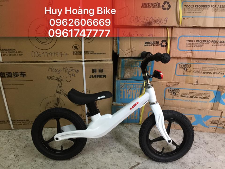 Mua xe thăng bằng cho bé để có loại nào tốt?